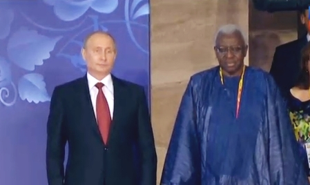Президент России Владимир Путина и президент International Association of Athletics Federations (IAAF) Ламин Диак. Россия. Москва. Лужники 10.08.2013. Чемпионат мира по легкой атлетике. Открытие. Автор фото председатель НСНБР А.Г.Огнивцев.